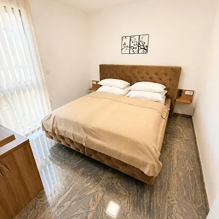 Morisol 6, Elegantan Za 3 Osobe *